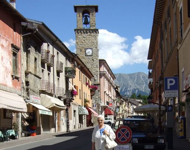 759px-amatrice_-_corso