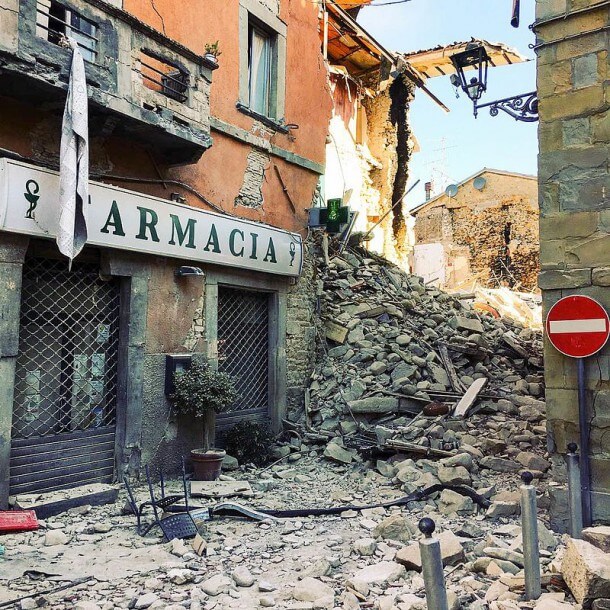 terremoto_centro_italia_2016_-_amatrice_-_farmacia_29033930040