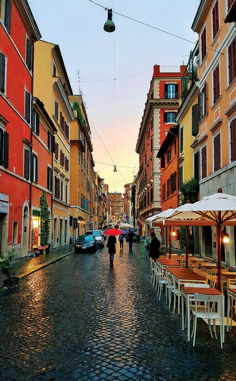 ChatGPTとイタリア人に聞いてみた！「イタリア人はどうして傘を差さないの？？