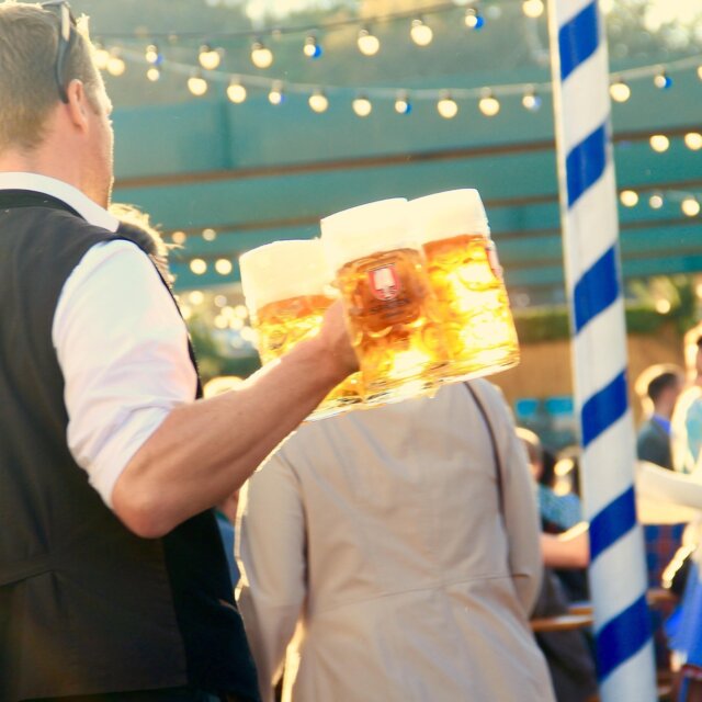 イタリアでもオクトーバーフェスト！  秋の街を盛り上げる、ドイツ生まれのビール祭り